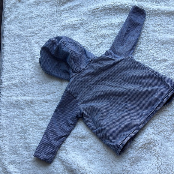 Girls 0-3 months reversible sweater. - Picture 4 of 6